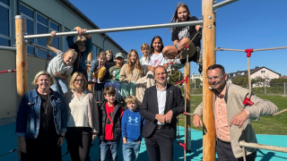 Klettern, balancieren, hangeln: Neuer Parcours am Schulzentrum West